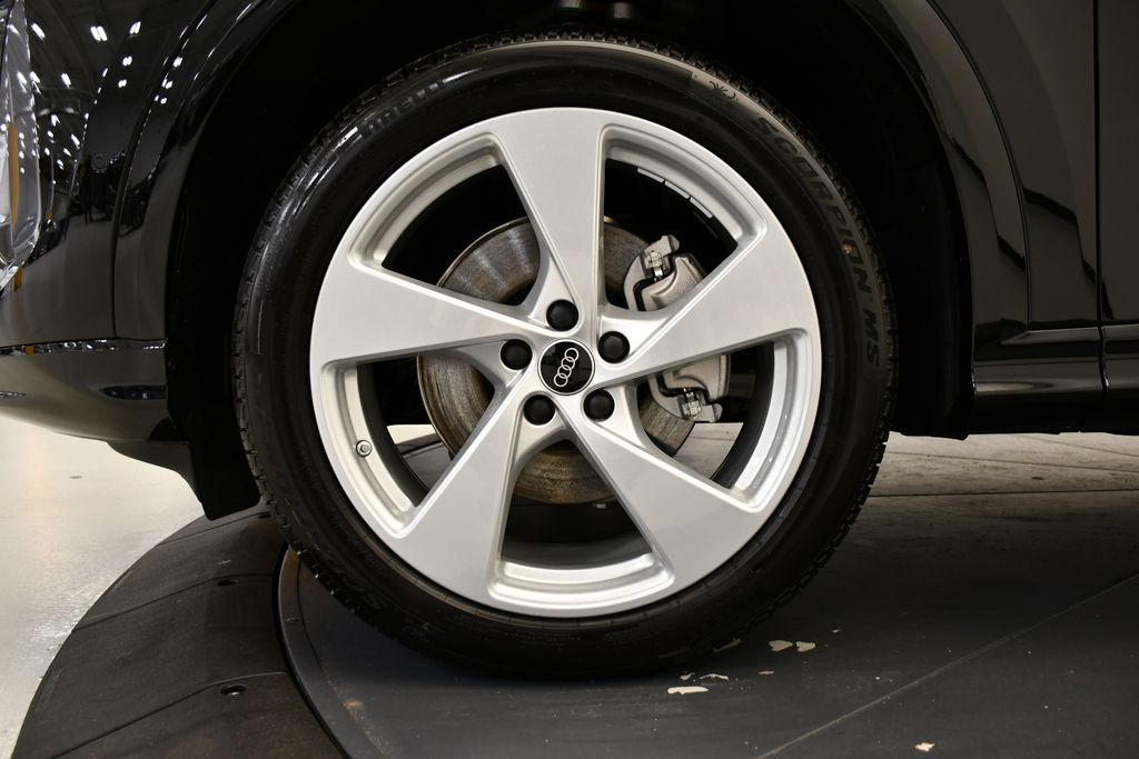 Thumbnail: 2025 Audi Q5 - 13