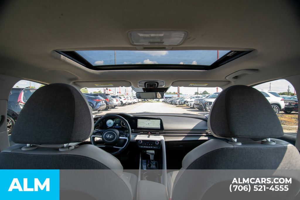 2024 Hyundai Elantra Limited photo 15