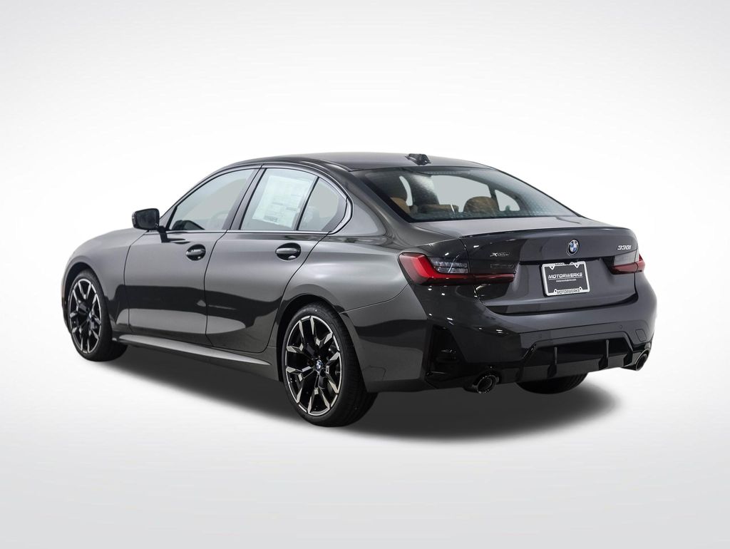Thumbnail: 2026 BMW 3 Series - 3