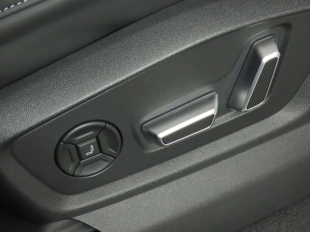 Thumbnail: 2026 Audi SQ7 - 31