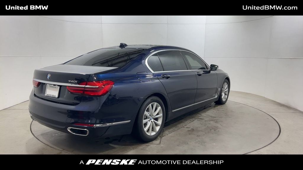 2017 BMW 7 Series 740i 8