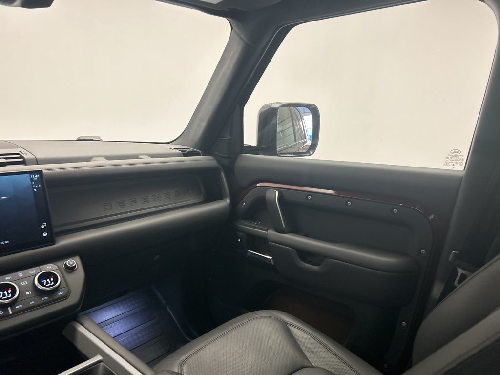 Thumbnail: 2025 Land Rover Defender - 27