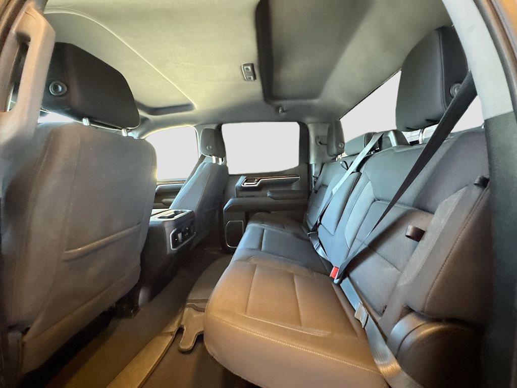 Used 2025 White GMC Elevation image 24