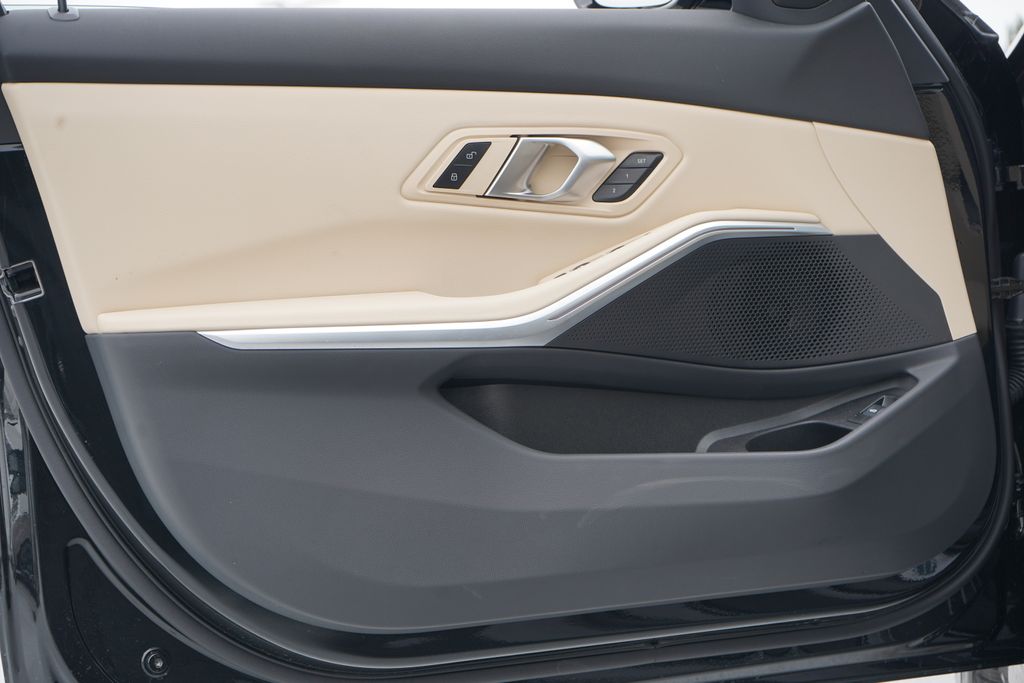 Thumbnail: 2025 BMW 3 Series - 9
