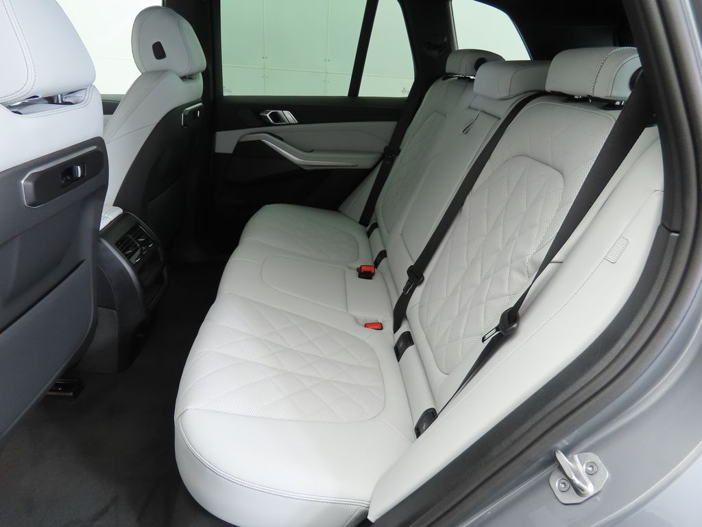 Thumbnail: 2026 BMW X5 - 21