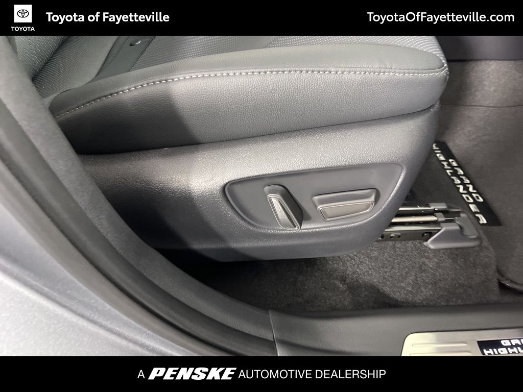 Thumbnail: 2026 Toyota Grand Highlander - 9