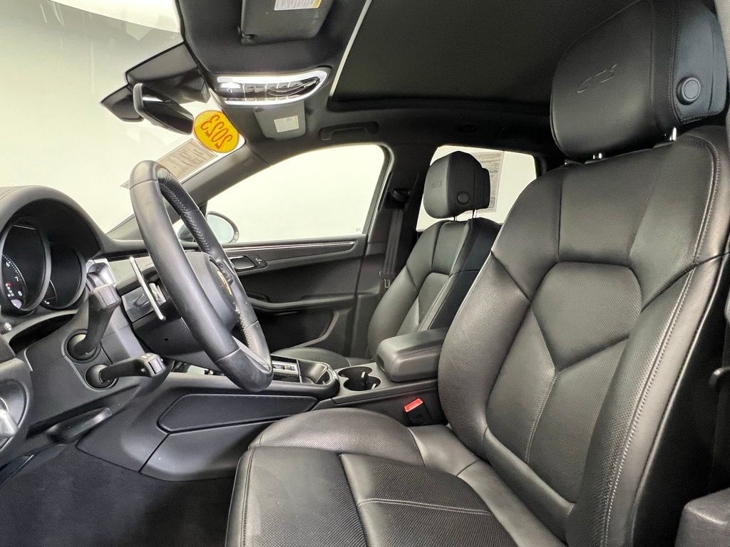 Thumbnail: 2023 Porsche Macan - 5