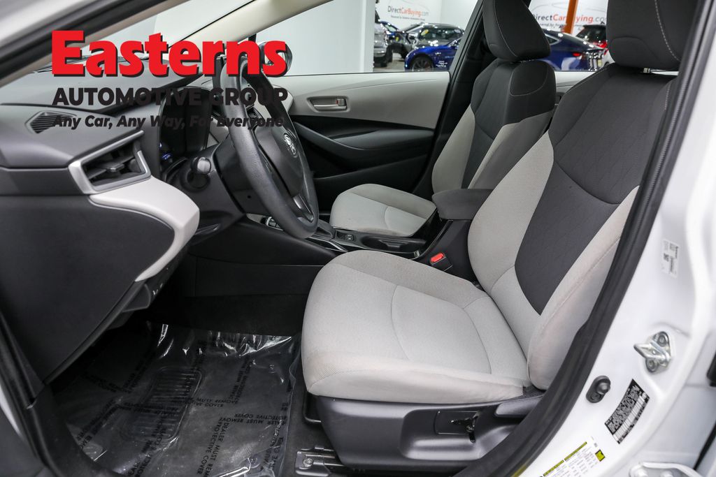 Used 2022 White Toyota LE image 14