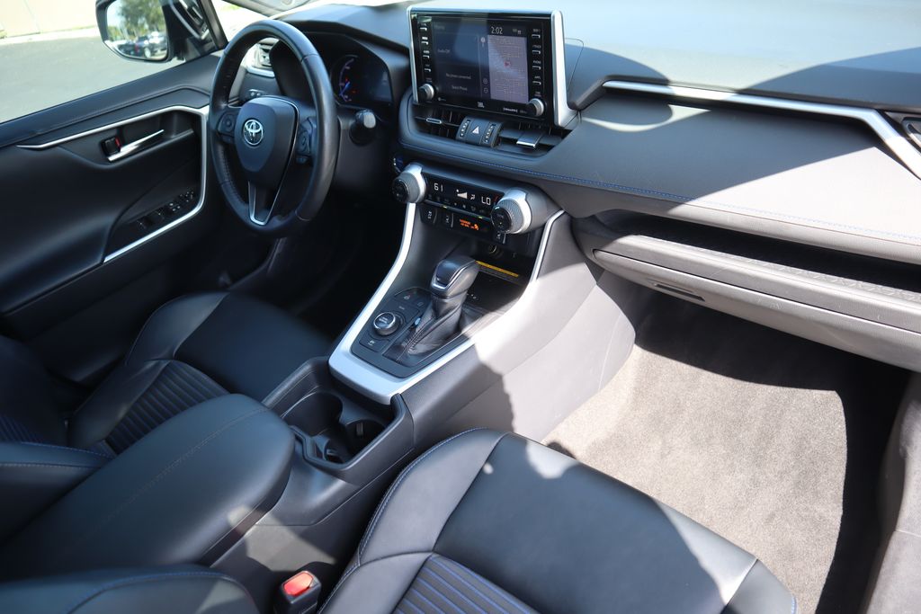 Thumbnail: 2020 Toyota RAV4 - 17