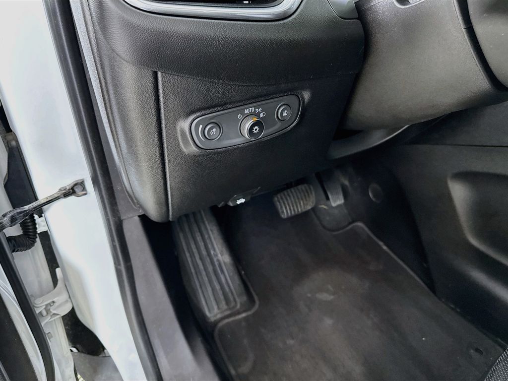 Thumbnail: 2018 Chevrolet Equinox - 10