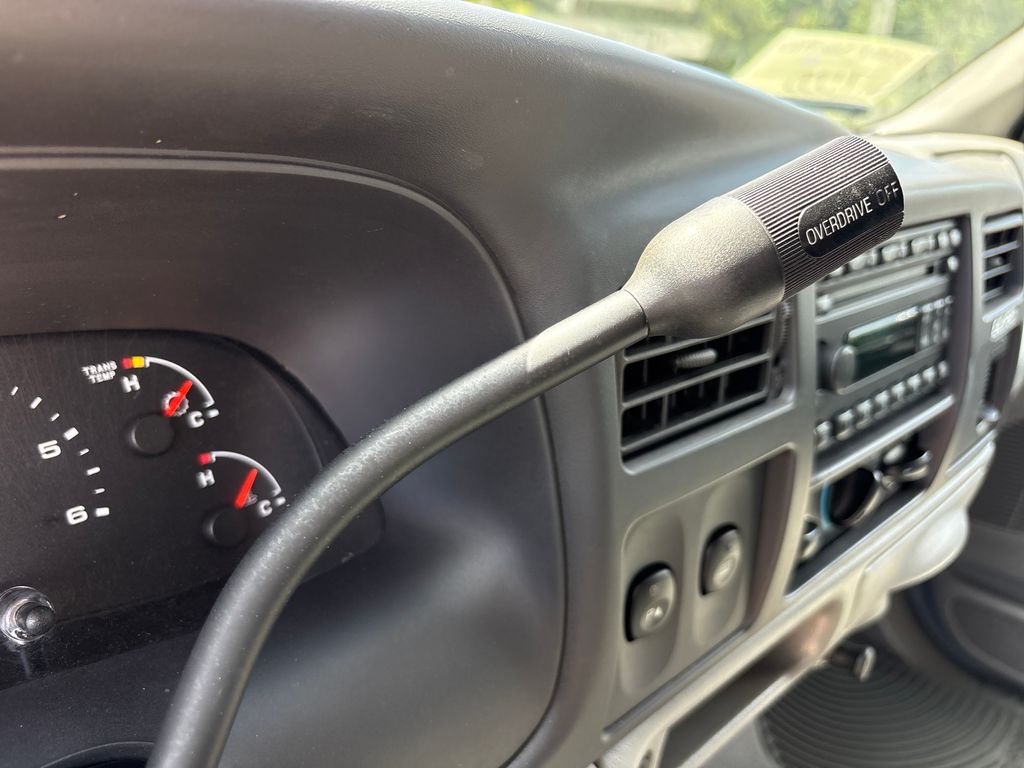 Used 2005 Silver Ford XLS image 24