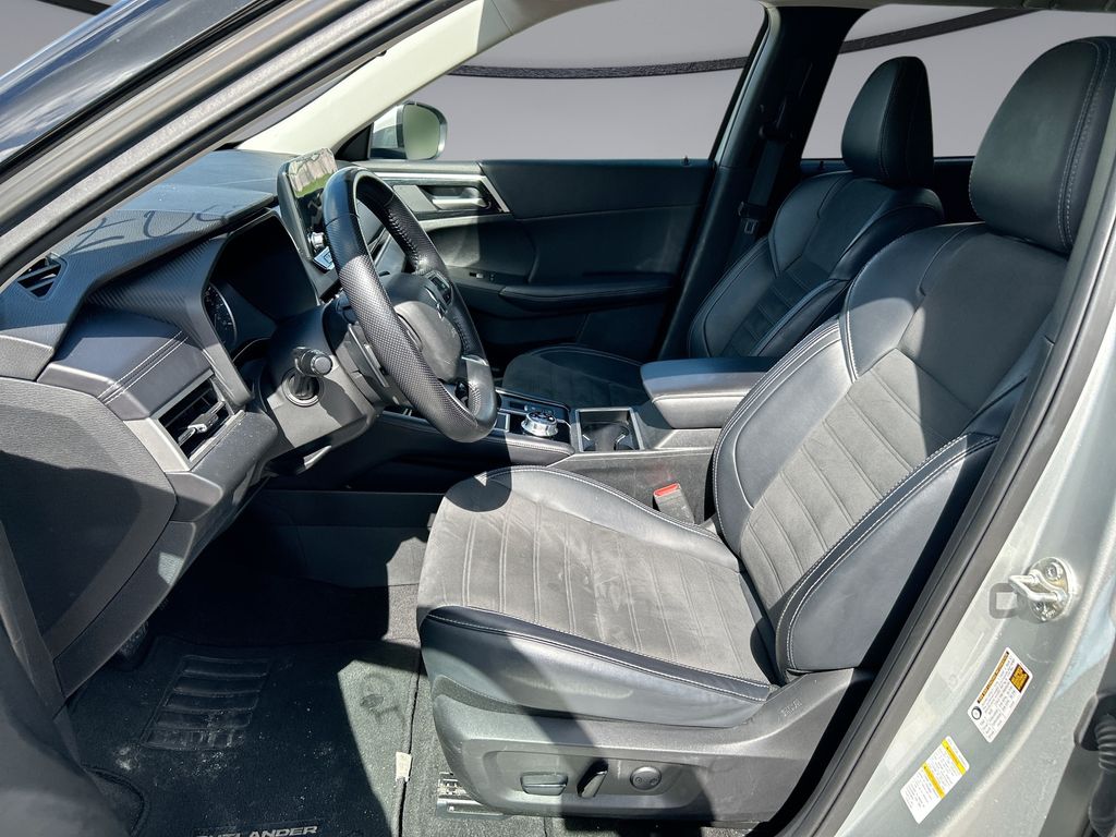 Thumbnail: 2024 Mitsubishi Outlander - 11