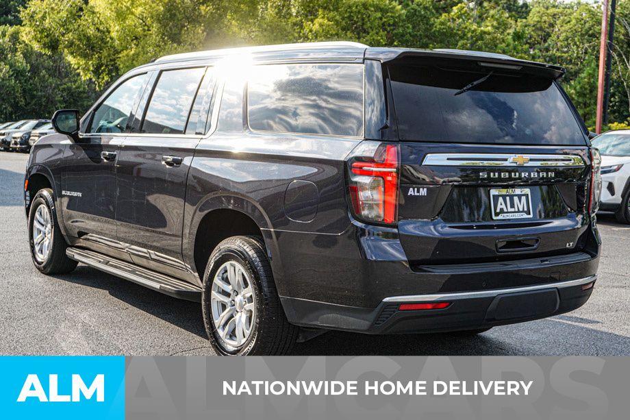2024 Chevrolet Suburban LT photo 4
