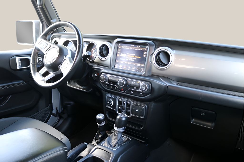 Used 2019 Silver Jeep Unlimited Sahara image 20