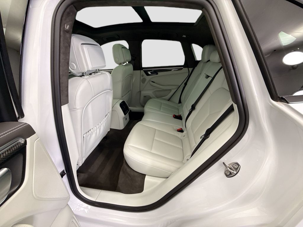 Thumbnail: 2020 Porsche Macan - 19