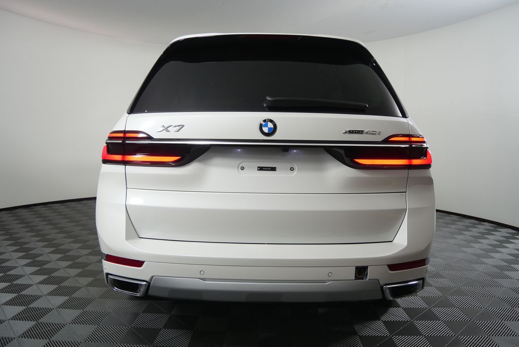 Thumbnail: 2026 BMW X7 - 4