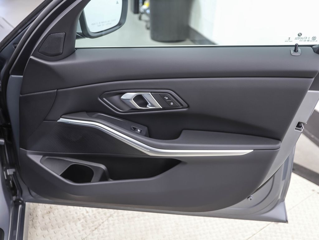 Thumbnail: 2026 BMW 3 Series - 30