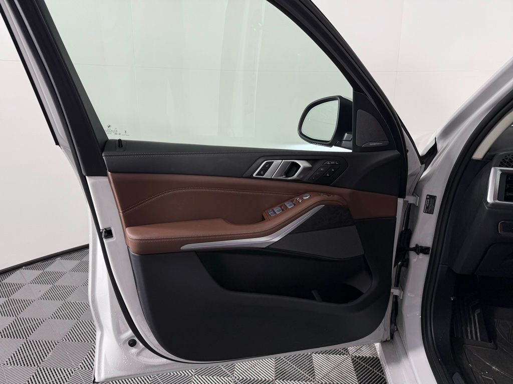 Thumbnail: 2024 BMW X7 - 13