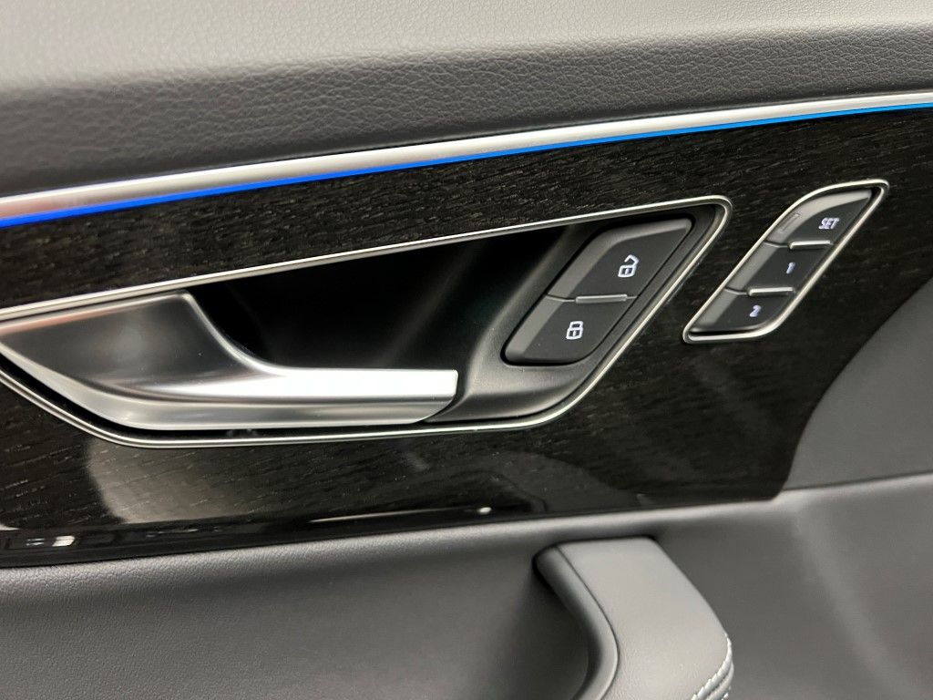 Thumbnail: 2025 Audi Q7 - 30