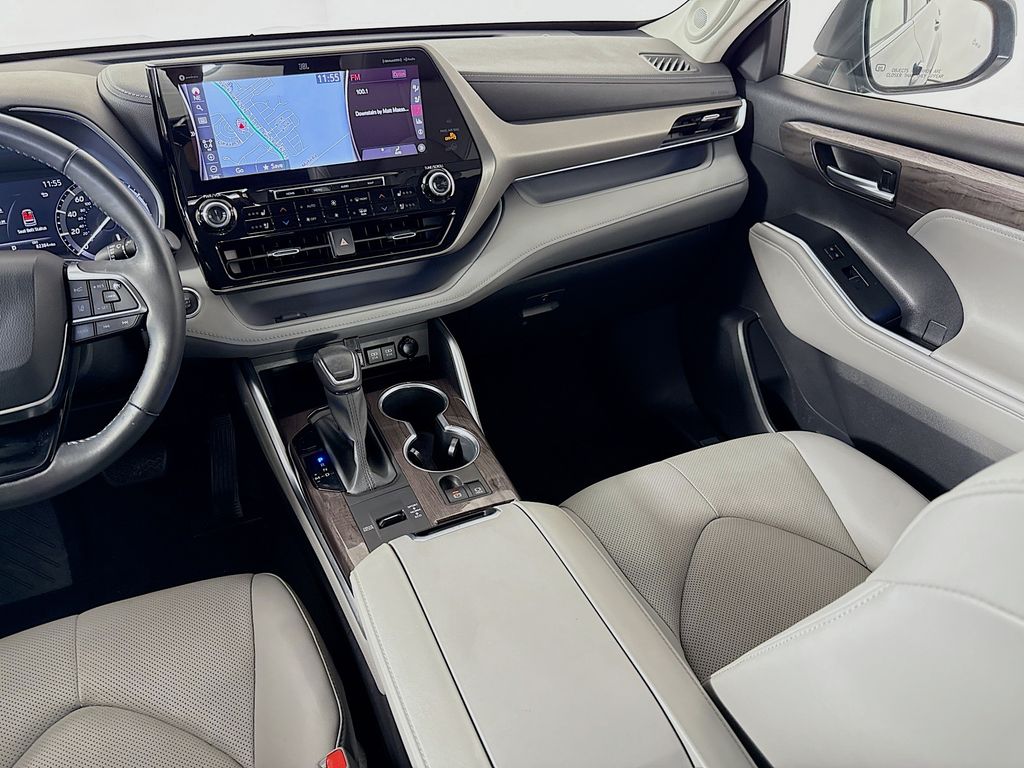 Thumbnail: 2020 Toyota Highlander - 24