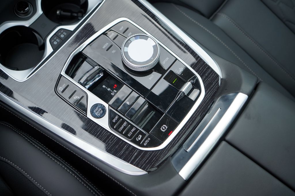 Thumbnail: 2026 BMW X7 - 17