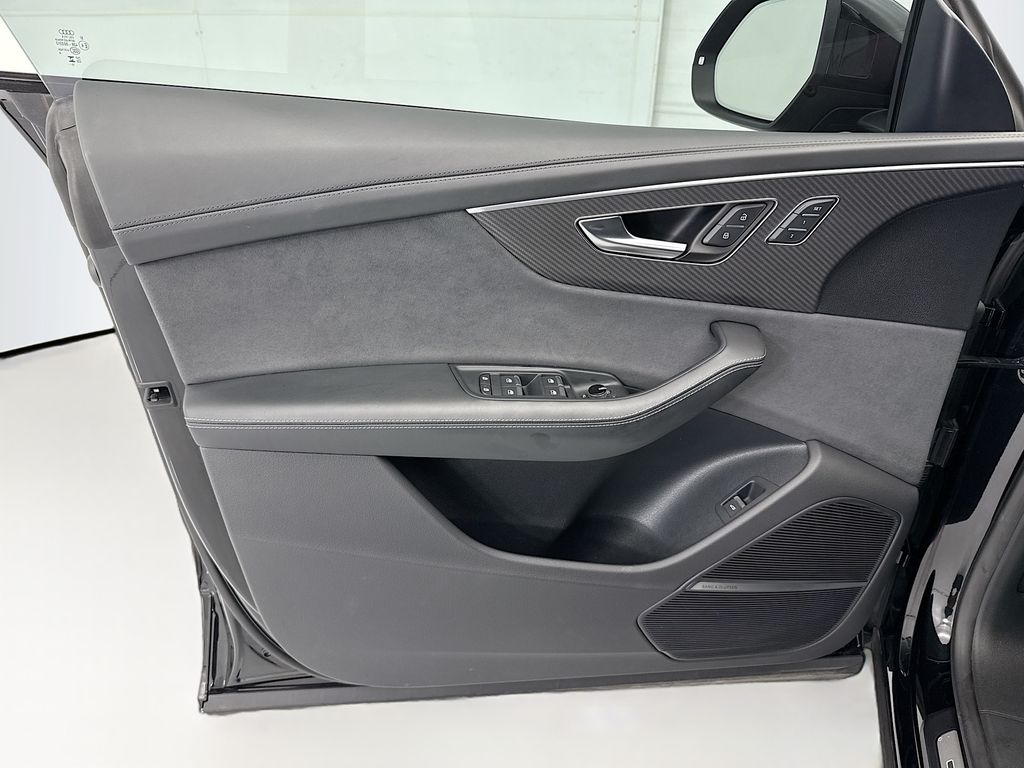 Thumbnail: 2024 Audi RS Q8 - 23