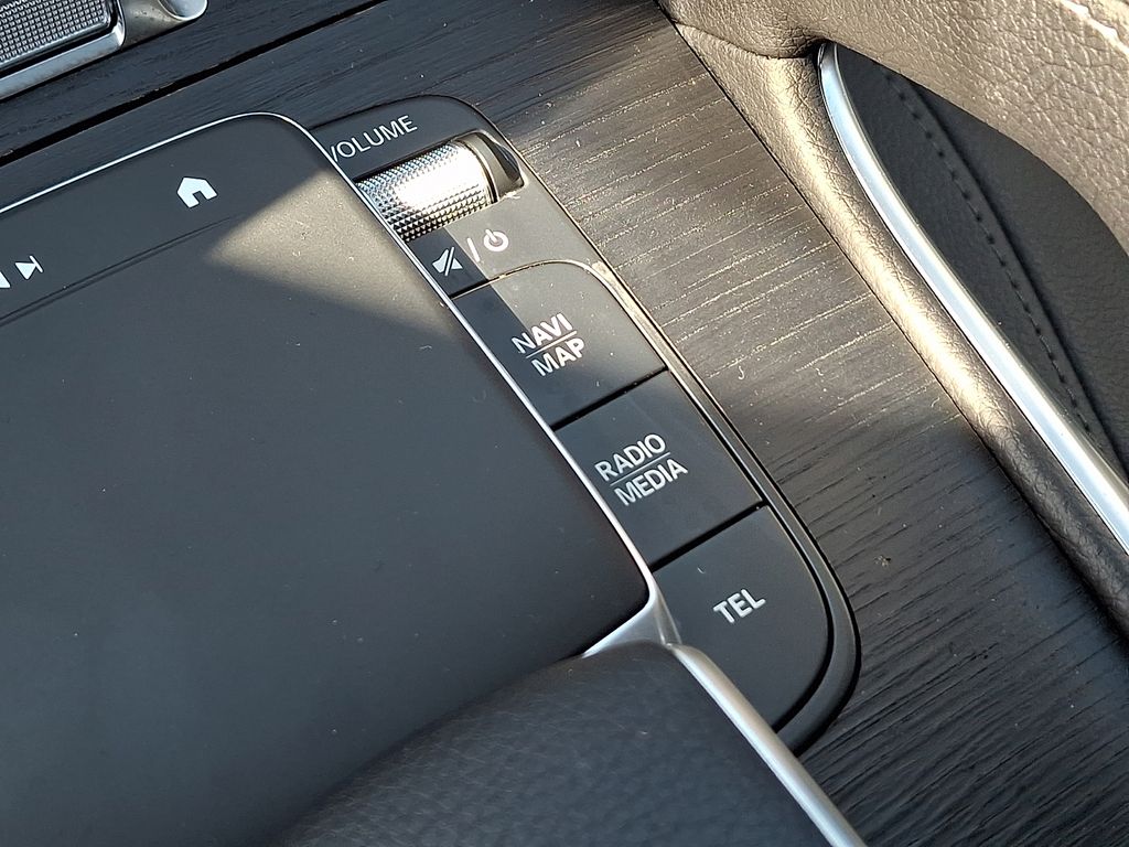 Thumbnail: 2025 Mercedes-Benz GLE - 25