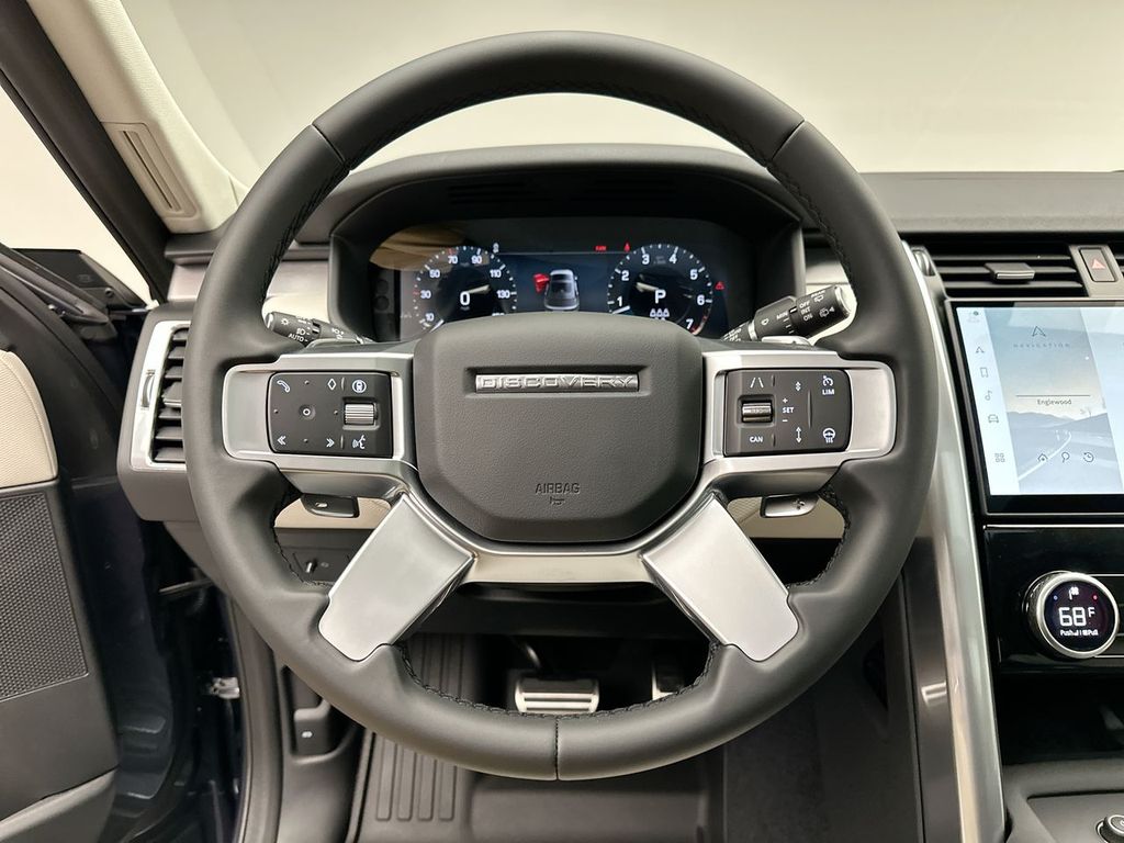 2025 Land Rover Discovery Dynamic SE 13