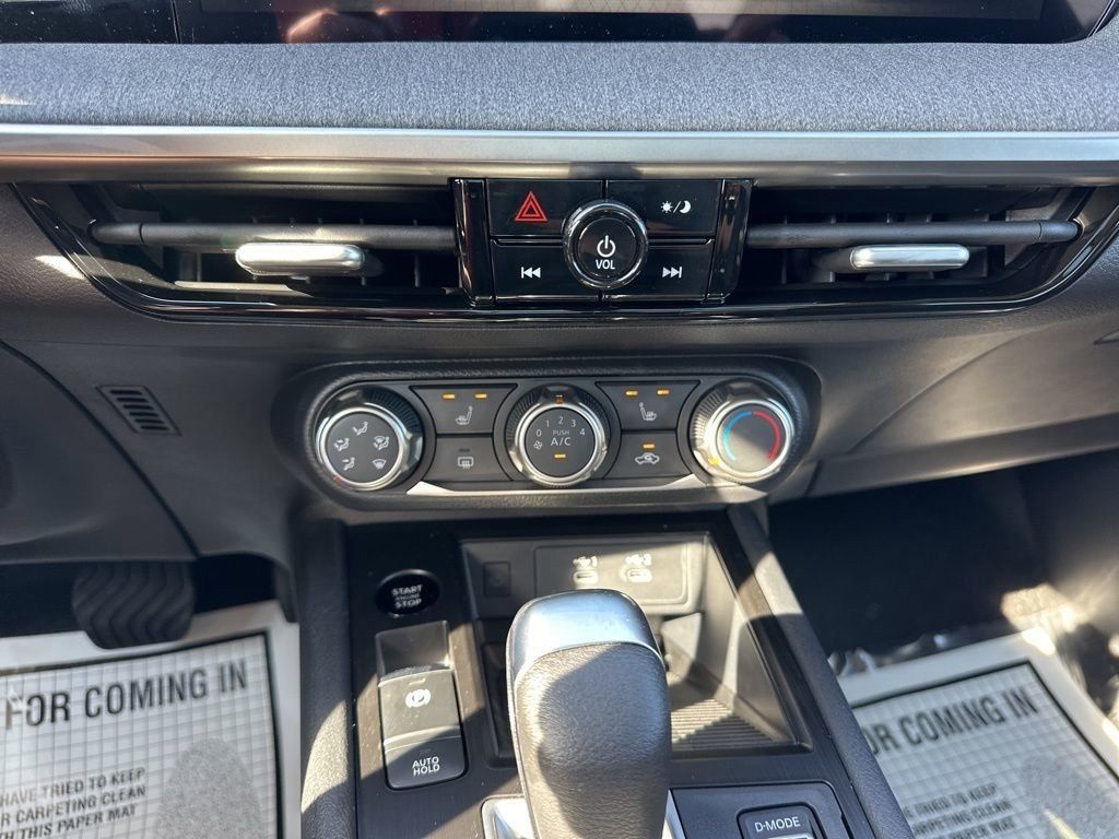 2025 Gun Metallic Nissan Kicks SV FWD SUV