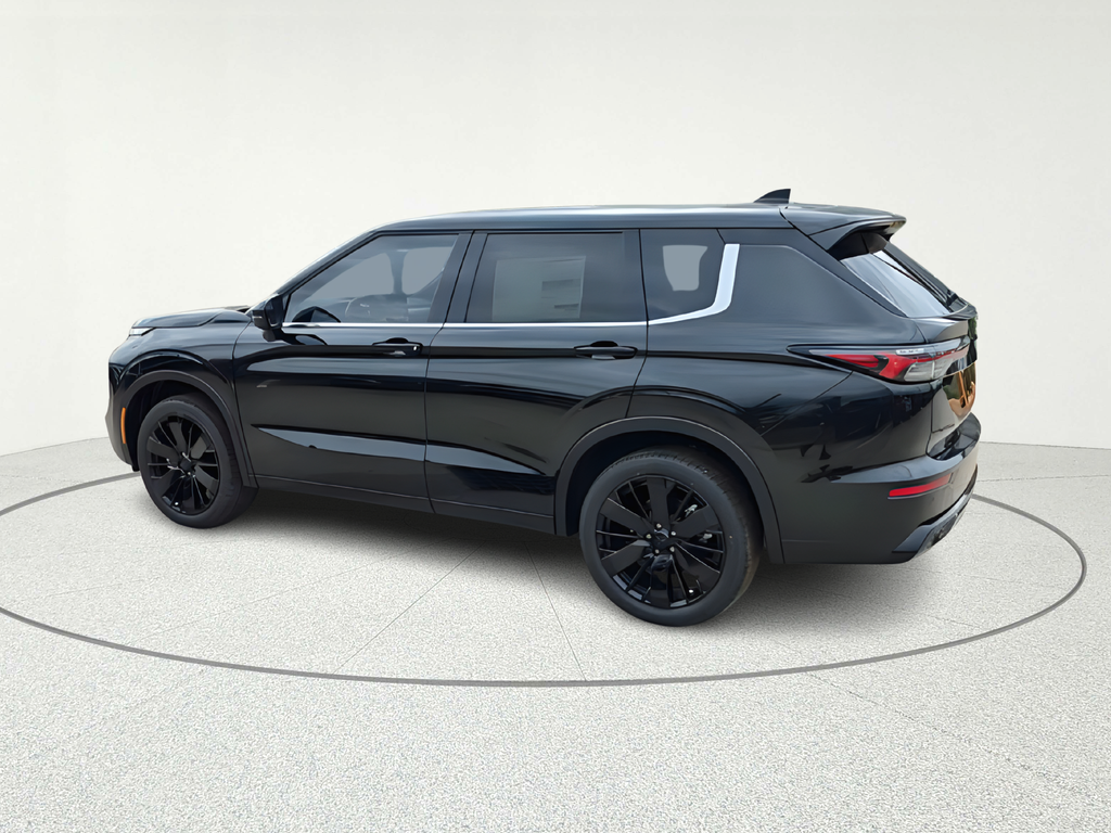 2026 Mitsubishi Outlander LE - 3