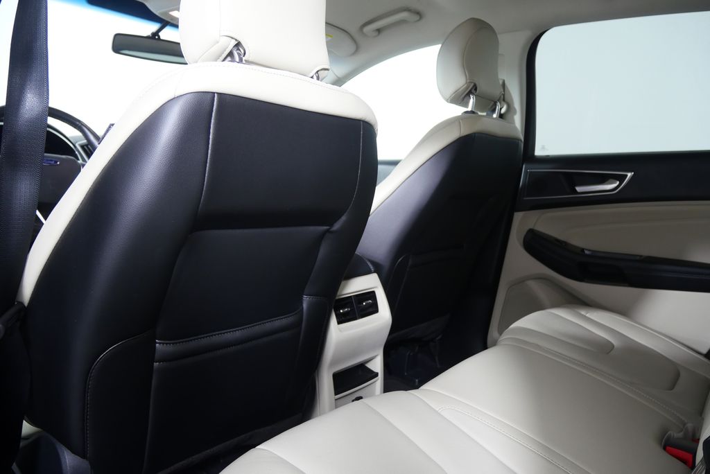 Thumbnail: 2015 Ford Edge - 16