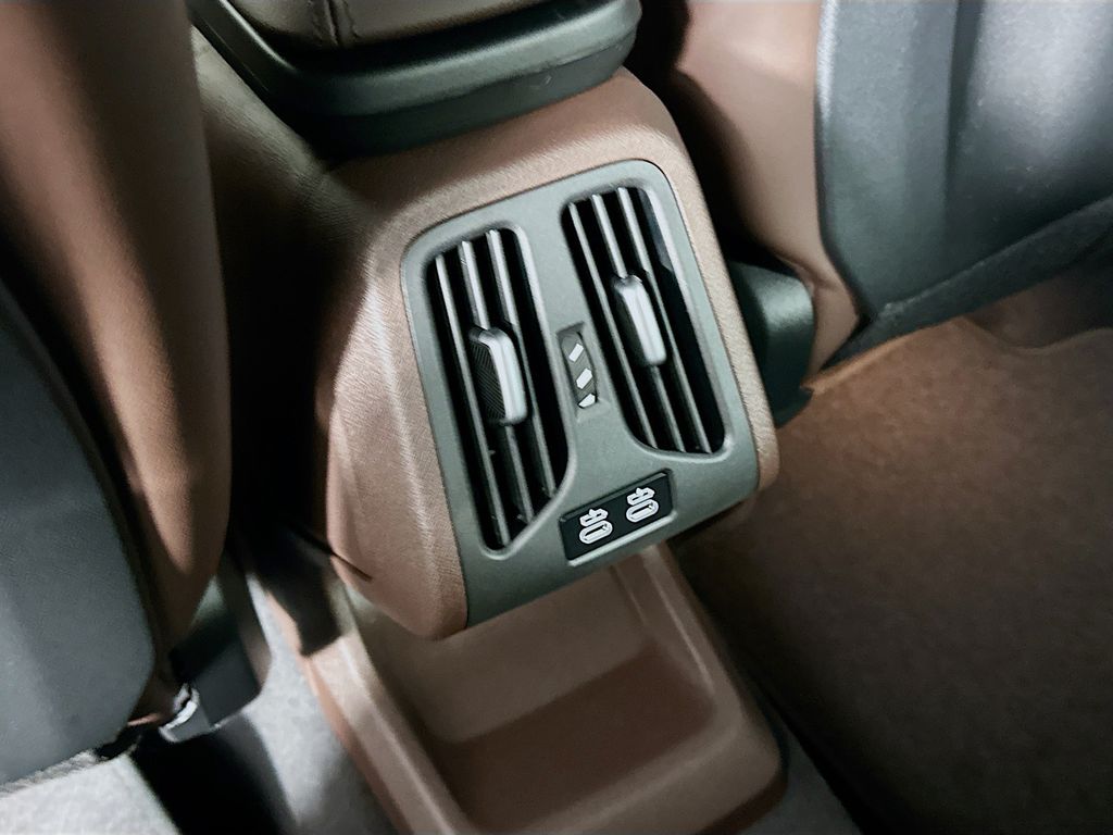 2025 BMW X1 xDrive28i 18