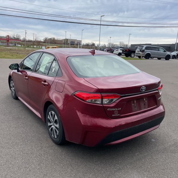 2022 Toyota Corolla Hybrid LE 5