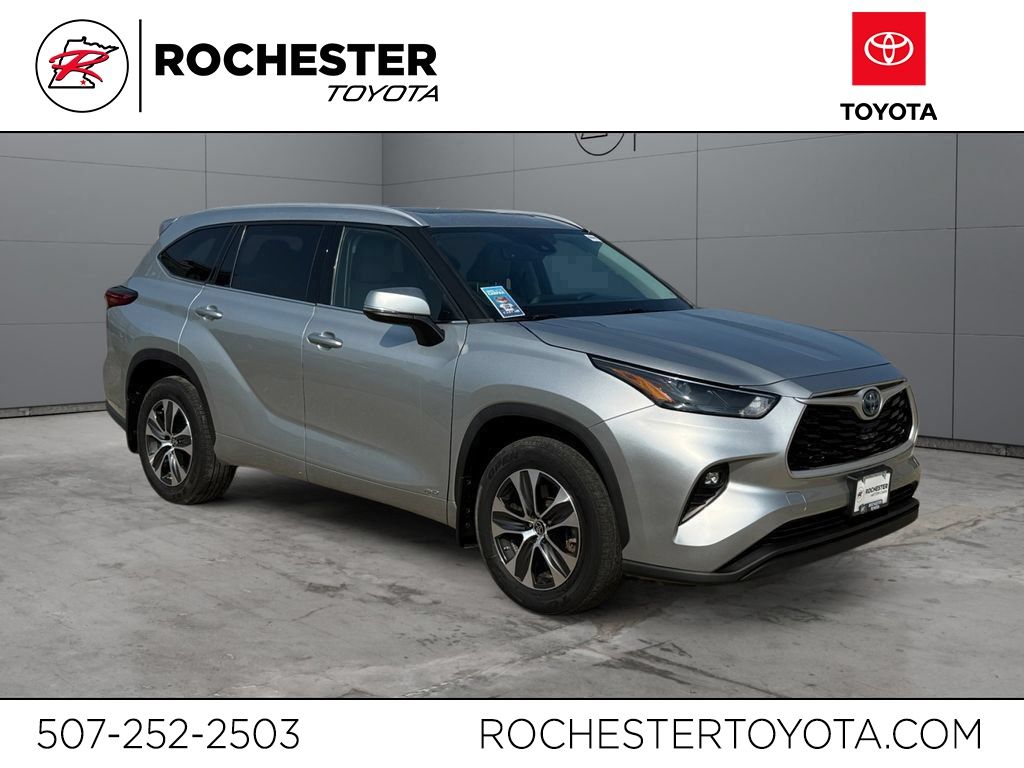 Celestial Silver Metallic 2022 Toyota Highlander Hybrid SUV / Crossover All-Wheel Drive Continuously Variable Transmission