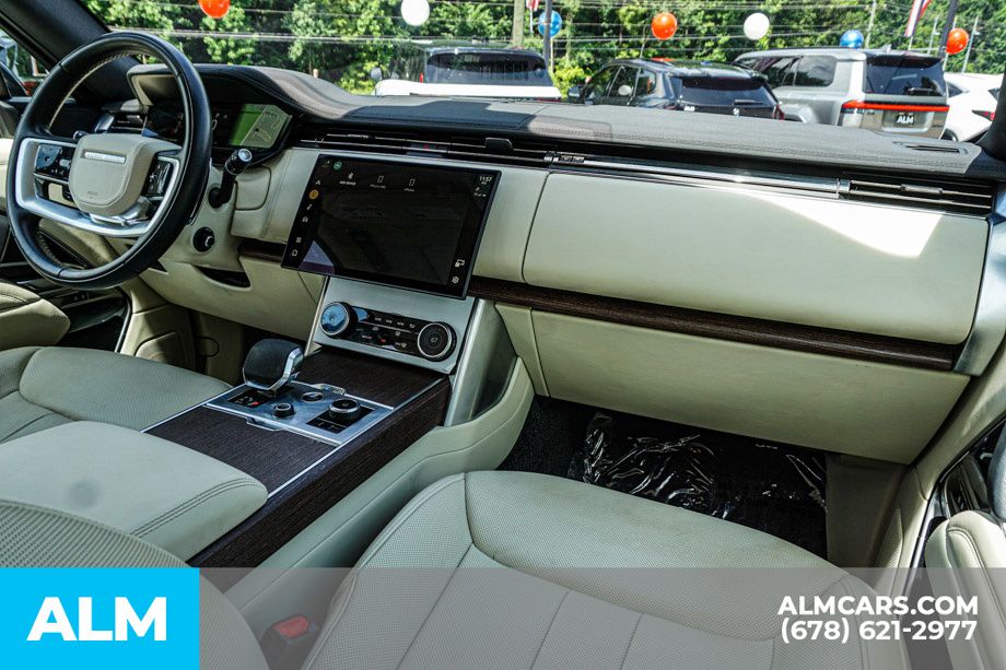 Used 2023 Blue Land Rover SE image 24