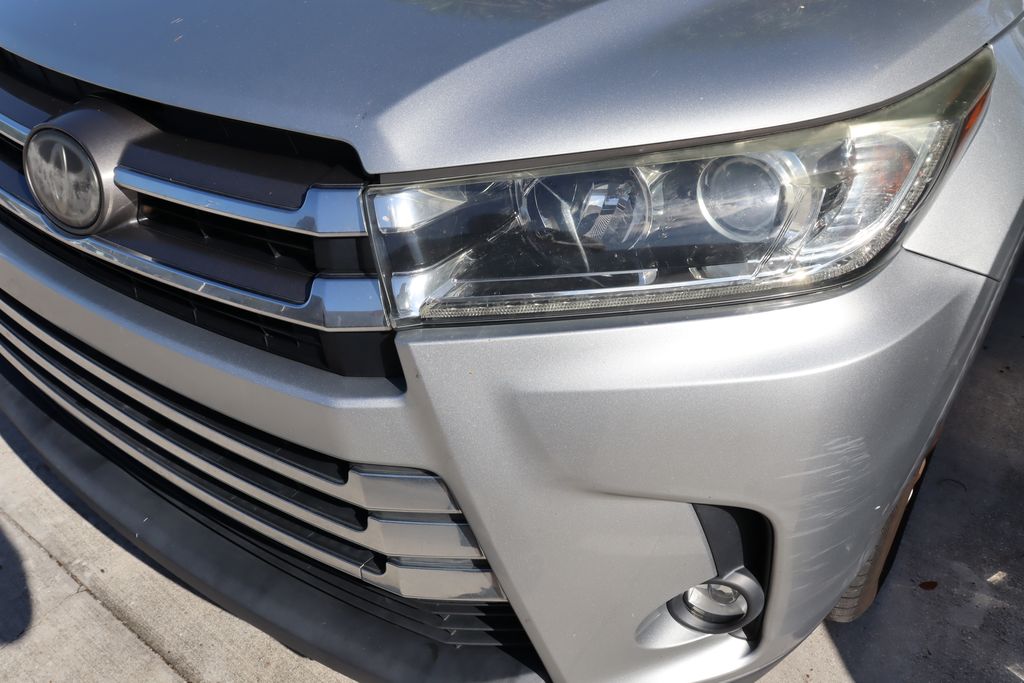 Thumbnail: 2019 Toyota Highlander - 3