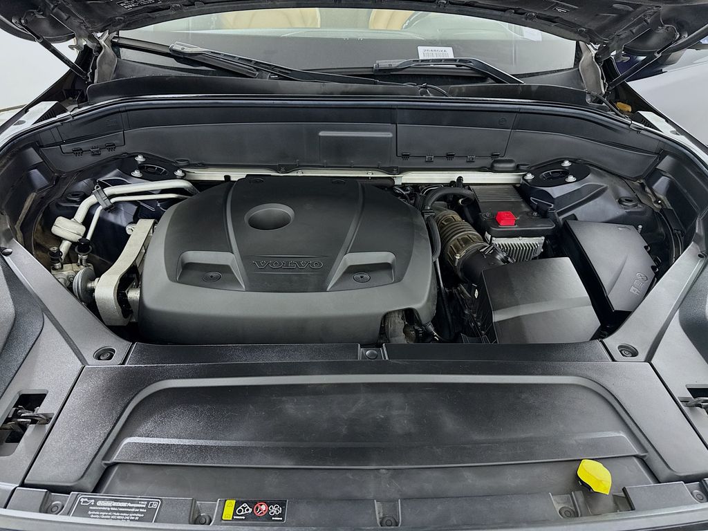 2017 Volvo XC90 T6 Momentum 31