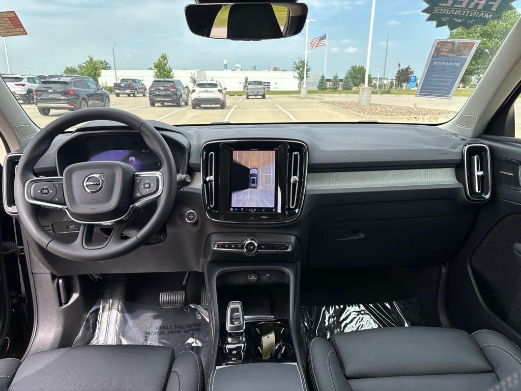 Used 2024 Volvo XC40 SUV