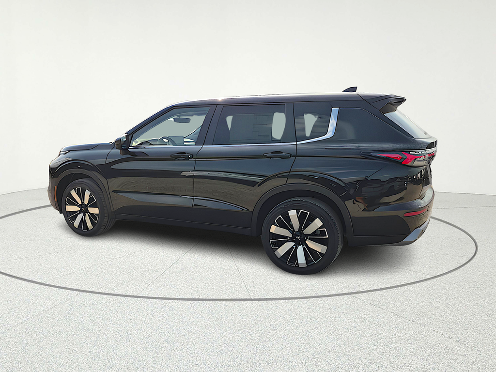 2026 Mitsubishi Outlander SE - 3