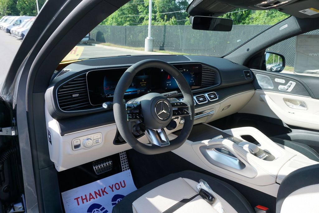 2025 Mercedes-Benz GLE 53 AMG 30
