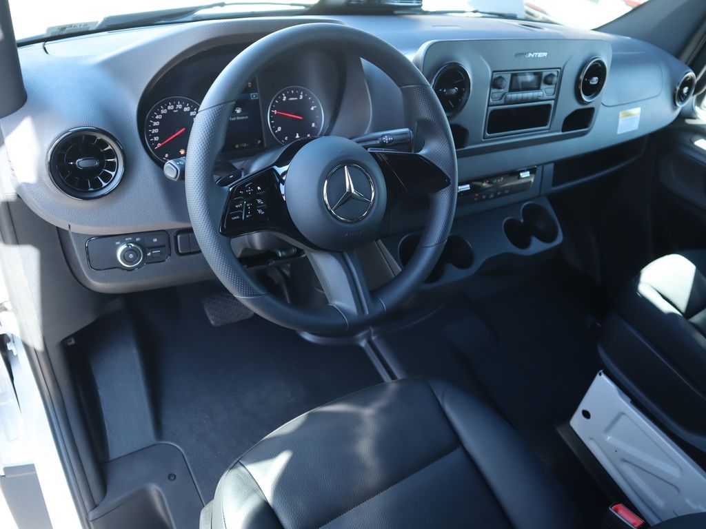 Thumbnail: 2025 Mercedes-Benz Sprinter - 10