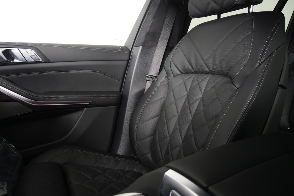 Thumbnail: 2026 BMW X7 - 25