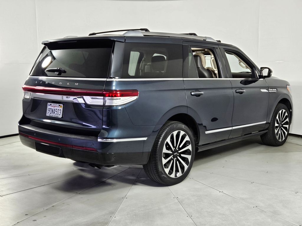 Thumbnail: 2022 Lincoln Navigator - 7