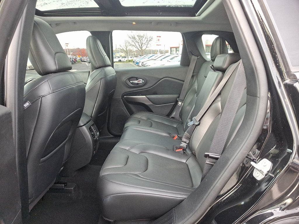 Thumbnail: 2021 Jeep Cherokee - 10