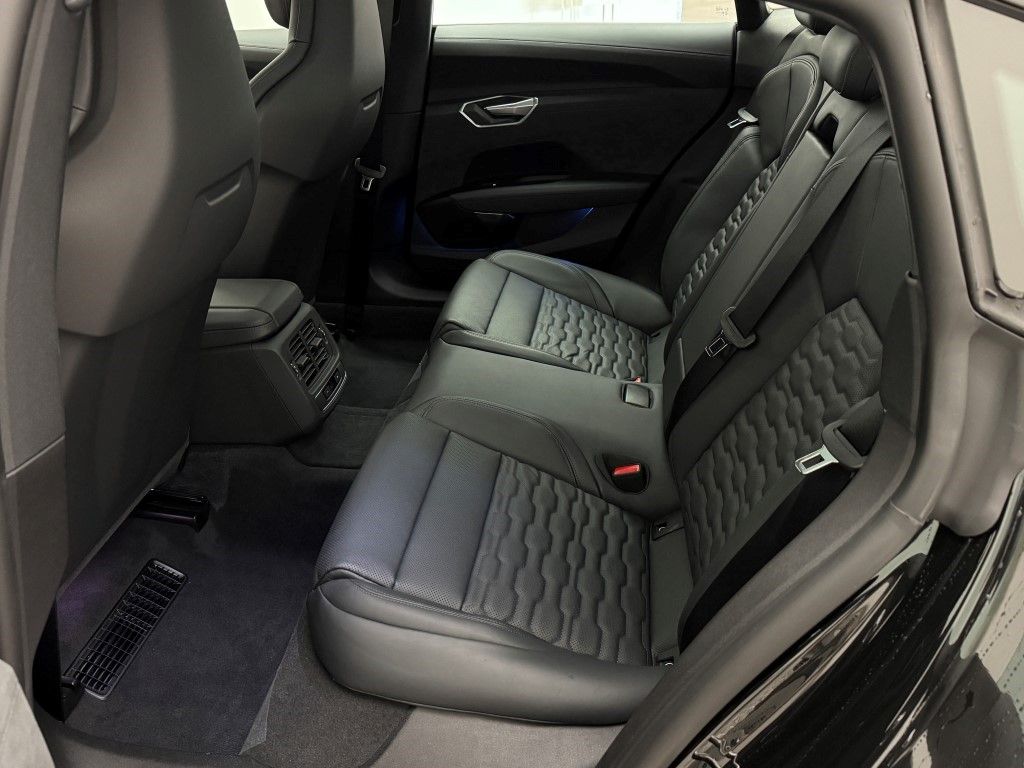 2025 Audi e-tron GT Premium Plus 27