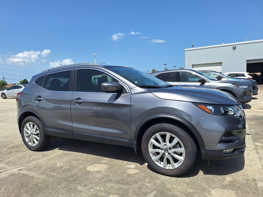 Used 2022 Gray Nissan SV image 3