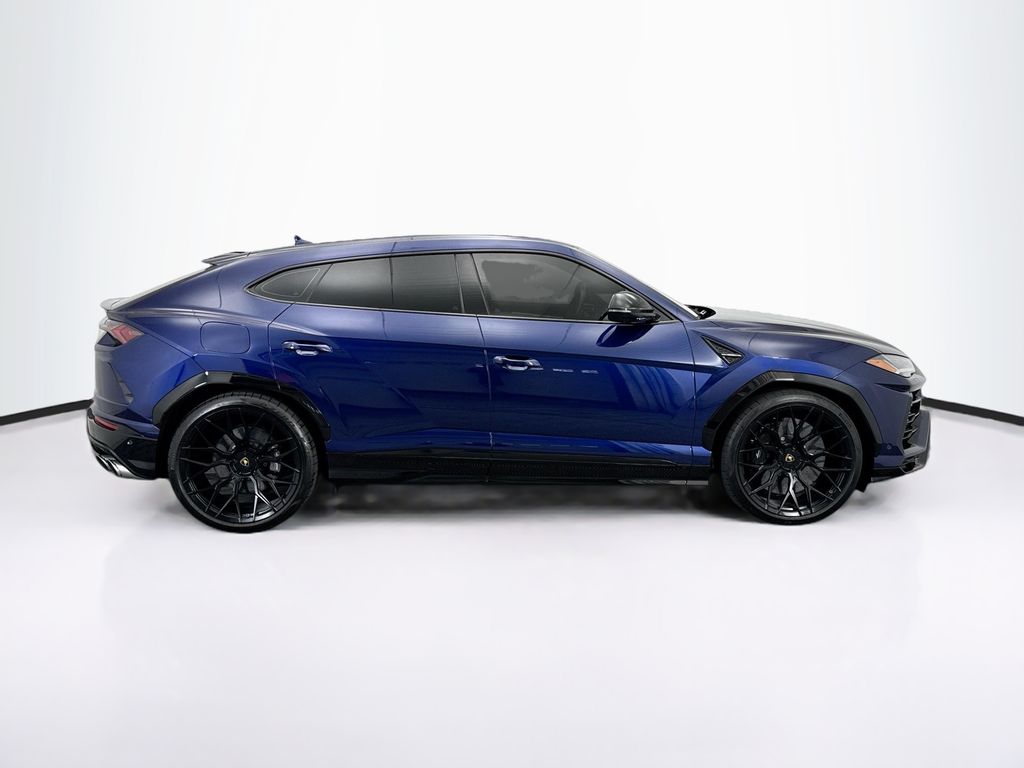 Thumbnail: 2020 Lamborghini Urus - 4