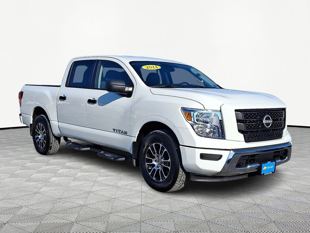 2024 Nissan Titan SV Crew Cab 4WD