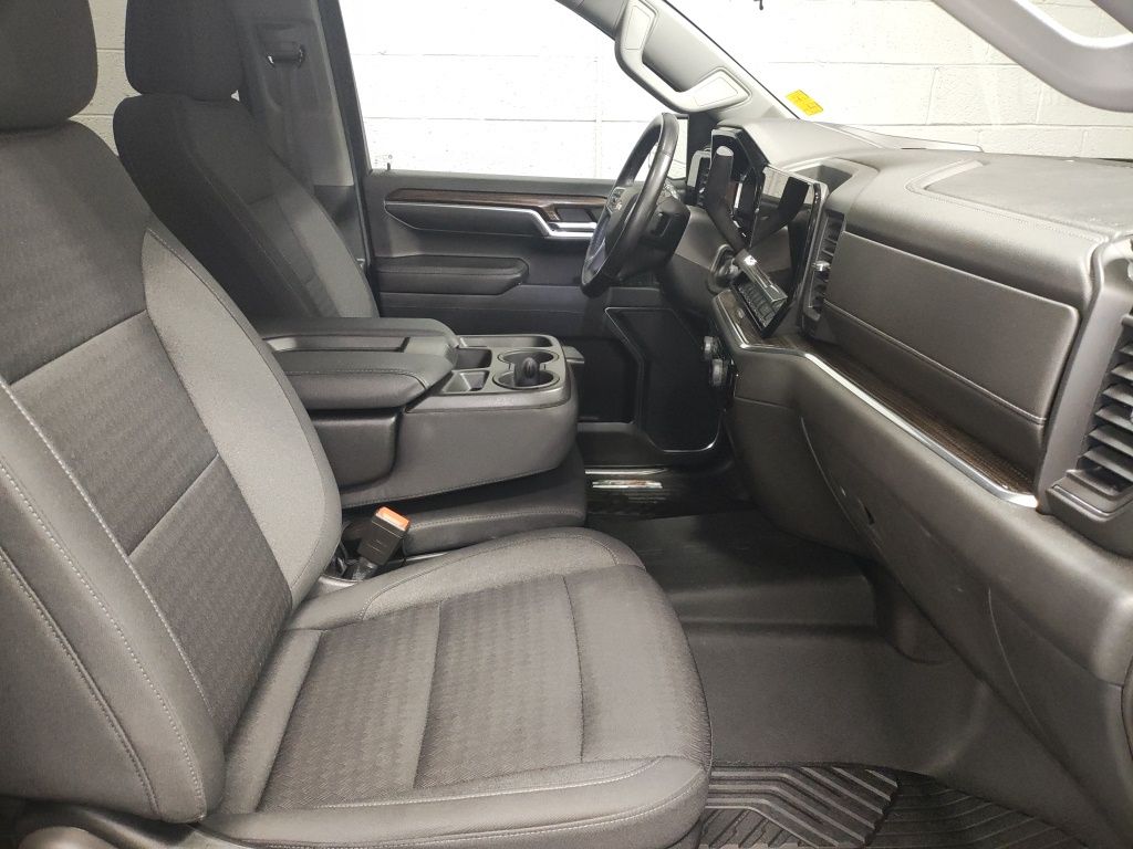 Used 2022 Black Chevrolet LT image 7