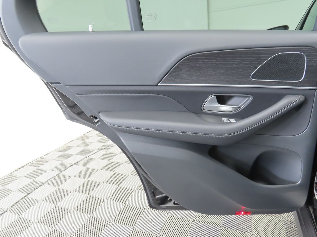 Thumbnail: 2026 Mercedes-Benz GLE - 26